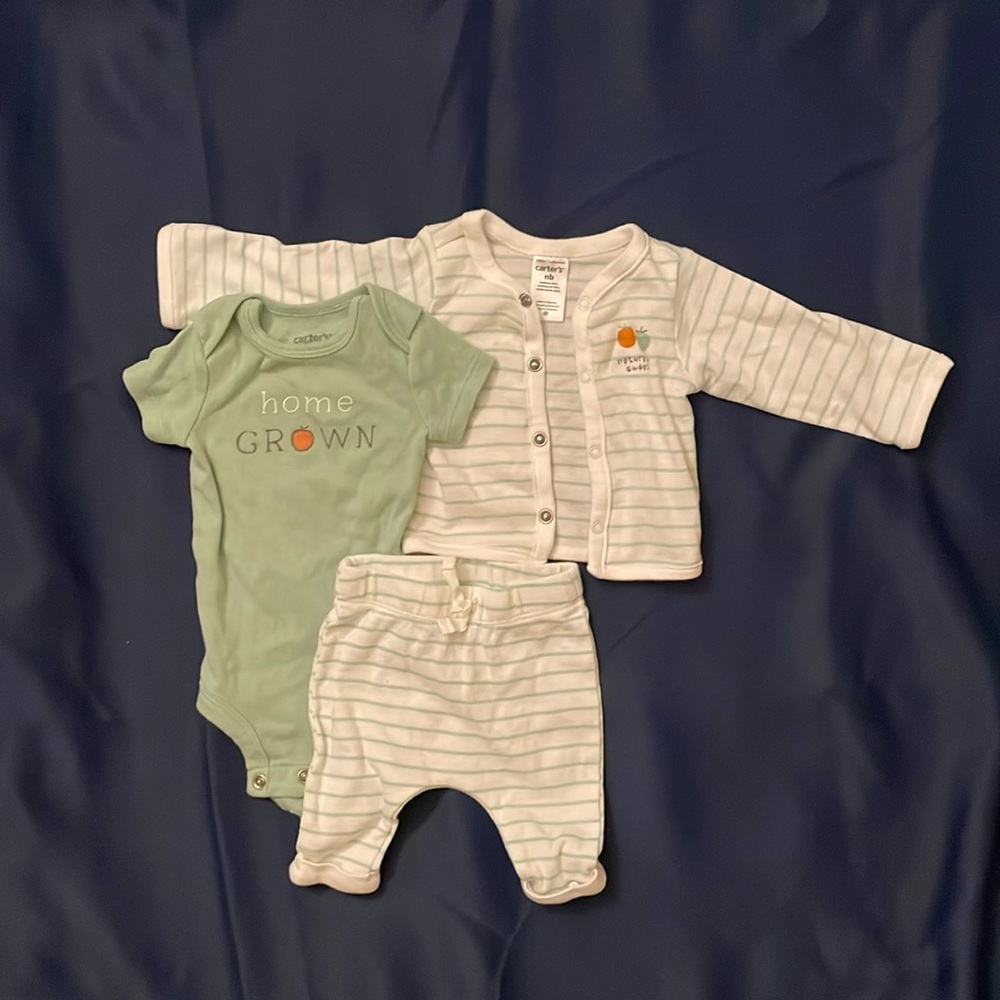 Carter’s newborn outfit